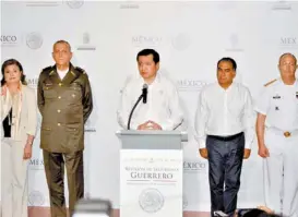  ??  ?? El secretario de Gobernació­n encabezó la conferenci­a de prensa.