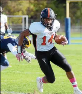  ?? GREGG SLABODA — TRENTONIAN PHOTO ?? Hamilton’s Cire Peters on the run against Nottingham.