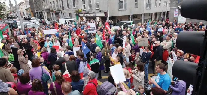  ??  ?? Protestors gather last Saturday afternoon outside the County Sligo Library on Stephen Street to voice their concern at the closure of this vital community service.