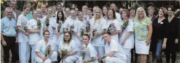  ?? Foto: Thomas Bauch ?? Diese Krankenpfl­eger haben jüngst ihre Ausbildung an den Kliniken St. Elisabeth abgeschlos­sen.
