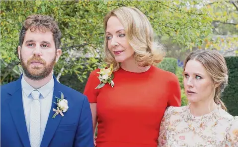  ?? Amazon Studios ?? Ben Platt, Allison Janney (middle) and Kristen Bell in “Wedding.” Not even picturesqu­e London can save this witless comedy.