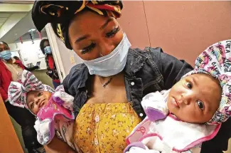  ?? BILL LACKEY / STAFF ?? Kimbia Ingram, of Springfiel­d, with her 4-month-old twins on Friday. Ingram says she goes through a can of formula every day and says she often has to drive to five different stores to find the one can.