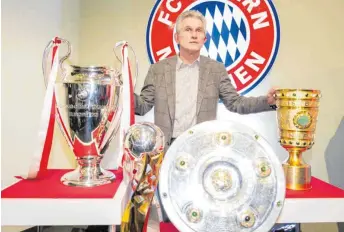  ?? FOTO: MARC MÜLLER/DPA ?? Schritt für Schritt: Wie Jupp Heynckes und sein Team 2013 soll es auch diesmal bis zum Triple gehen.