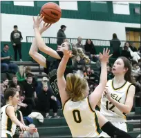  ?? ?? Lake Orion’s Maddie Ebbert, left, puts up a shot over Howell’s Caitlyn Rayl, middle, and Molly Deurloo, right, in the second half of Lake Orion’s Division 1regional semifinal victory on Tuesday.