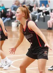  ?? ?? Warragul Warriors player Shanara Notman defends against Sale Sonics.