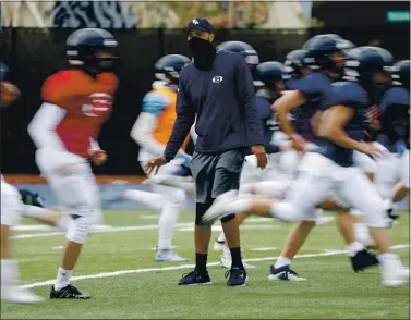  ?? NHAT V. MEYER — STAFF ARCHIVES ?? Jalal Beauchman, head coach of Bellarmine College Prep, runs drills during practice at Bellarmine in San Jose on March 17.