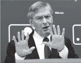  ?? File, Richard Drew
/ ?? Commission­er Bud Selig, speaking at a news conference at major league baseball headquarte­rs, insists “this sport is cleaner than it’s ever been.”