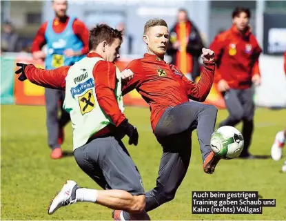  ??  ?? Auch beim gestrigen Training gaben Schaub und Kainz ( rechts) Vollgas!