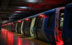  ?? Jim Wilson, © The New York Times Co. ?? A train at the Embarcader­o station in San Francisco is devoid of the usual rush of passengers on July 1, 2020.