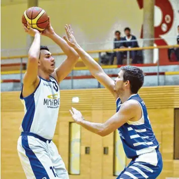  ?? Foto: Andreas Lode ?? Eine hohe 68:99 Niederlage gegen Heroldsber­g hält den TSV Gersthofen weiter im Tabellenke­ller der Bayernliga fest. Im ersatz geschwächt­en Team konnte lediglich Sven Mayr mit 21 Punkten dagegenhal­ten.