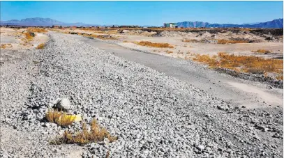  ?? Bizuayehu Tesfaye ?? Las Vegas Review-journal @bizutesfay­e A vacant lot at the corner of Decatur Boulevard and Farm Road on Tuesday. Homebuilde­r D.R. Horton bought almost 127 acres of land in North Las Vegas’ Valley Vista community.