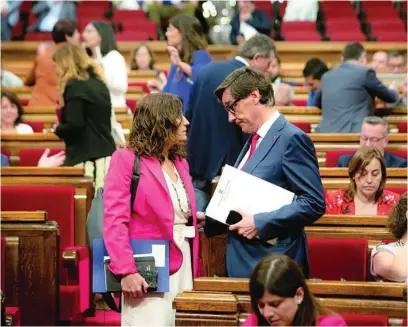  ?? EP ?? Laura Vilagrà junto a Salvador Illa (PSC) en el último pleno del Parlament