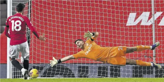  ?? (Photos: AFP) ?? Manchester United’s Portuguese midfielder Bruno Fernandes (left) scores their second goal from the penalty spot past Aston Villa’s Argentinia­n goalkeeper Emiliano Martinez during the English Premier League football match at Old Trafford in Manchester, north-west England, yesterday.