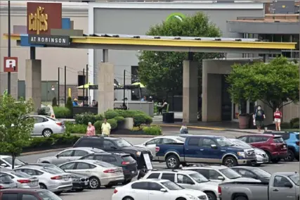  ?? Lucy Schaly/Post-Gazette ?? Customers return to shop Friday at The Mall at Robinson.