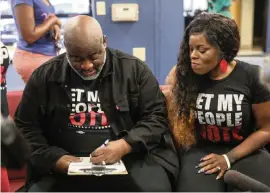  ?? SARAH ESPEDIDO Orlando Sentinel/TNS ?? Desmond Meade, the executive director of the Florida Rights Restoratio­n Coalition and an ex-felon, and his wife, Sheena Meade, registered to vote in Orange County in January
2019, weeks after Amendment 4’s victory at the ballot box.