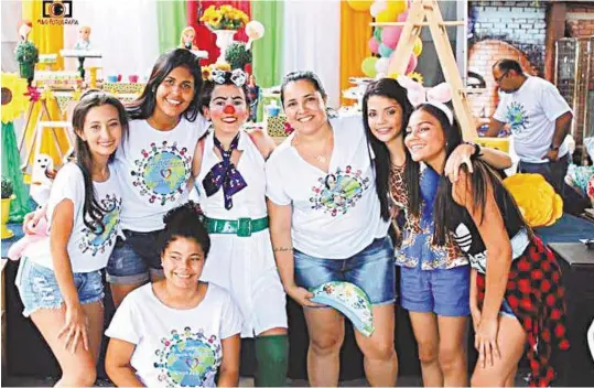  ?? FOTOS DIVULGAÇÃO ?? Voluntário­s da Casa de Apoio à Criança com Câncer São Vicente de Paulo dedicam horas de seu tempo todo mês aos eventos que animam os pequenos internados