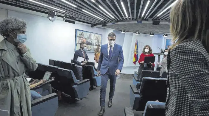  ?? DAVID CASTRO ?? El presidente del Gobierno, Pedro Sánchez, tras la rueda de prensa posterior al Consejo de Ministros, ayer.