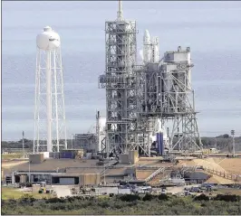  ?? RED HUBER / ORLANDO SENTINEL ?? A Space X rocket sits on the launch pad Saturday at the Kennedy Space Center in Cape Canaveral. Rocket trouble forced SpaceX to delay its inaugural launch from NASA’s historic moon pad with just 13 seconds remaining.