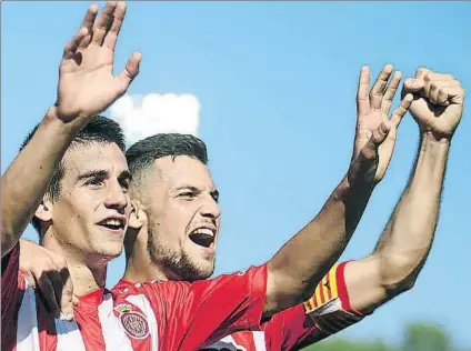  ?? FOTO: ICONNA ?? Pere Pons y Granell, celebrando un gol Ambos, piedras angulares para Machín, vuelven hoy al equipo para el importante pulso