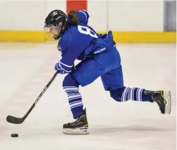  ?? BRANDON TAYLOR/CWHL ?? Toronto Furies forward Rebecca Johnston presses the attack during her team’s home opener against Brampton.