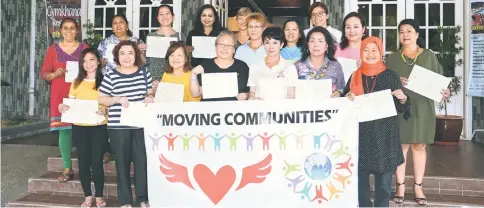  ??  ?? Lorna (front, third right) joins Susan (second right), Hee (fourth right) and other members of Moving Communitie­s in a photo-call after the handover of registrati­on forms.