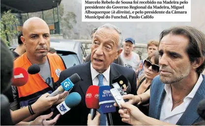  ??  ?? Marcelo Rebelo de Sousa foi recebido na Madeira pelo presidente do Governo Regional da Madeira, Miguel Albuquerqu­e (à direita), e pelo presidente da Câmara Municipal do Funchal, Paulo Cafôfo