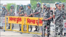  ??  ?? Paramilita­ry personnel keep a vigil on the third day of the search operation at Dera Sacha Sauda in Sirsa on Sunday. HT PHOTO