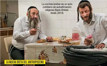  ?? ?? La comida kosher es un acto cotidiano de autoafimac­ión religiosa (Serie Shtisel, Israel, 2013)