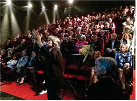  ??  ?? Le 5 mai, Jean Périssé présentait le film
Le Songe de Naurouze
aux Revélois.