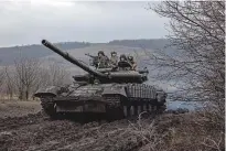  ?? FINBARR O’REILLY/NEW YORK TIMES FILE PHOTO ?? Ukrainian troops on the front line in the Donetsk region Jan. 4. In addition to the new aid package, British Prime Minister Rishi Sunak and Ukrainian President Volodymyr Zelenskyy of Ukraine signed a bilateral security agreement for the next 10 years.