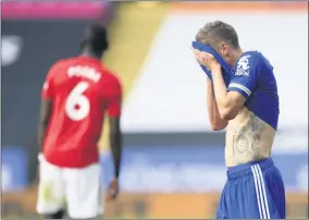  ?? MICHAEL REGAN - THE ASSOCIATED PRESS ?? Leicester’s Jamie Vardy wipes his face during the English Premier League soccer match between Leicester City and Manchester United at the King Power Stadium, in Leicester, England, Sunday, July 26, 2020.