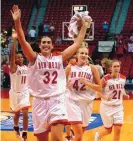  ?? GREG SORBER/JOURNAL ?? Tiana Johnson (11), Tiffany Scaglione (32), Lindsey Arndt (42) and Mandi Moore (21) were members of the 200203 Lobos, to be honored Oct. 14.