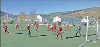  ?? 01_B44united0­7 ?? An Arran corner comes into a packed penalty box.