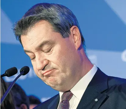  ??  ?? Bayerns Ministerpr­äsident Markus Söder spricht von einem „bitteren Ergebnis“, sieht aber auch „einen klaren Regierungs­auftrag“. Er braucht nun zumindest einen Koalitions­partner für die Regierungs­bildung.