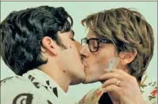  ??  ?? Louis Garrel y Gaspard Ulliel en Saint Laurent