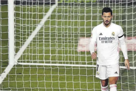  ?? AFP ?? Hazard fue la última apuesta millonaria del Real Madrid, pero las lesiones le han impedido jugar y que el club rentabiliz­a la fuerte inversión hecha //