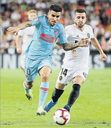  ?? FOTO: J.A.S. ?? Ángel Correa. El delantero argentino del Atlético de Madrid volvió a abrir la temporada goleadora para el equipo colchonero