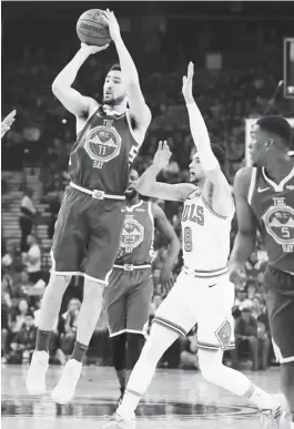  ?? (AP) ?? SUPER HOT: Golden State Warriors' Klay Thompson (left) shoots over Chicago Bulls' Zach LaVine as part of his 30-point show in the team’s 146-109 win.