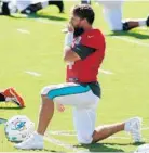  ?? AMY BETH BENNETT/SUN SENTINEL ?? Dolphins quarterbac­k Ryan Fitzpatric­k during stretches prior to Monday’s practice in Davie. Fitzpatric­k is back with the team after the death of his mother over the weekend.