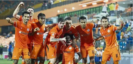  ?? — Bernama ?? Gritty Fighters: Felda United defeated PKNP in the quarter-final of the Malaysia Cup on Sunday.