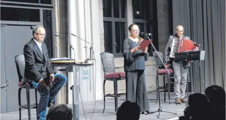  ?? FOTO: MARKUS LEHMANN ?? Im neuen Kulturbahn­hof gab es die erste musikalisc­h-literarisc­he Lesung anlässlich des 229. Todestages von Schubart.