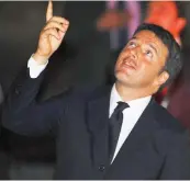  ?? ANSA ?? Il premier Matteo Renzi, tifoso viola, ieri era a Firenze