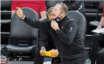  ?? JEFF CHIU
THE ASSOCIATED PRESS FILE PHOTO ?? In the Raptors’ first 10 games, Nick Nurse often has been seen on TV with his mask pulled down under his nose and mouth.