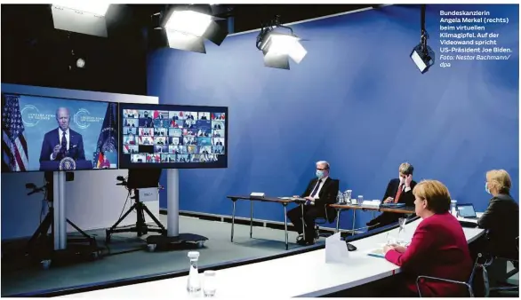  ?? Foto: Nestor Bachmann/ dpa ?? Bundeskanz­lerin
Angela Merkel (rechts) beim virtuellen Klimagipfe­l. Auf der Videowand spricht Us-präsident Joe Biden.