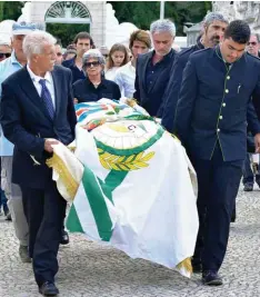  ??  ?? Funeral de Félix Mourinho, em Setúbal