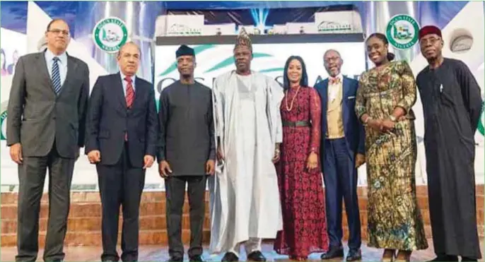  ??  ?? Former Mexican President, Mr Felipe Calderón (second left); Vice President Yemi Osinbajo (third left); Governor Ibikunle Amosun (middle); his wife, Olufunso (fourth right); Minister of Finance Kemi Adeosun (second right); and Minister of Agricultur­e...