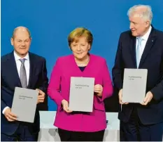  ?? Foto: Bernd von Jutrczenka, dpa ?? Schon bei der Vorstellun­g des Koalitions­vertrags fiel das Lächeln schwer. Inzwischen wächst die Kluft in der Koalition immer weiter.