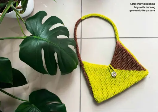  ??  ?? Carol enjoys designing
bags with stunning geometric-like patterns