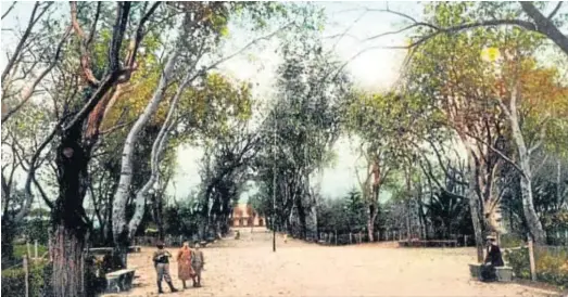  ??  ?? El Paseo de Cristina en una fotografía coloreada del año 1904.