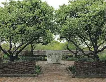  ?? METROPOLIT­AN MUSEUM OF ART ?? The Cloisters’ Bonnefont garden contains about 300 species of plants grown and used during the Middle Ages.